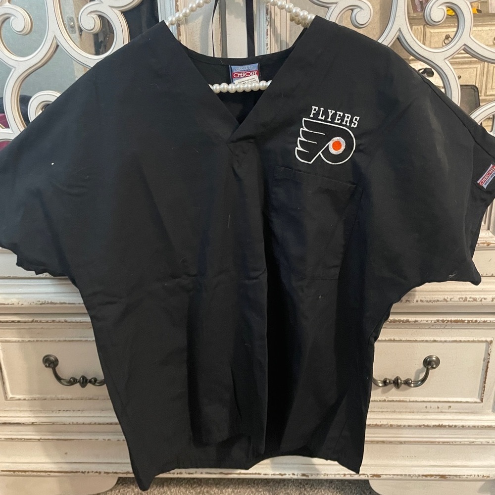 Small unisex scrub top.